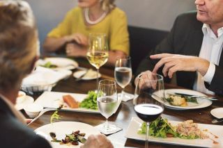 © Rawpixel.com - stock.adobe.com Foto: Essen im Restaurant