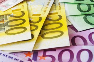 © PhotoSG - Adobe Stock.com Foto: Euro-Scheine